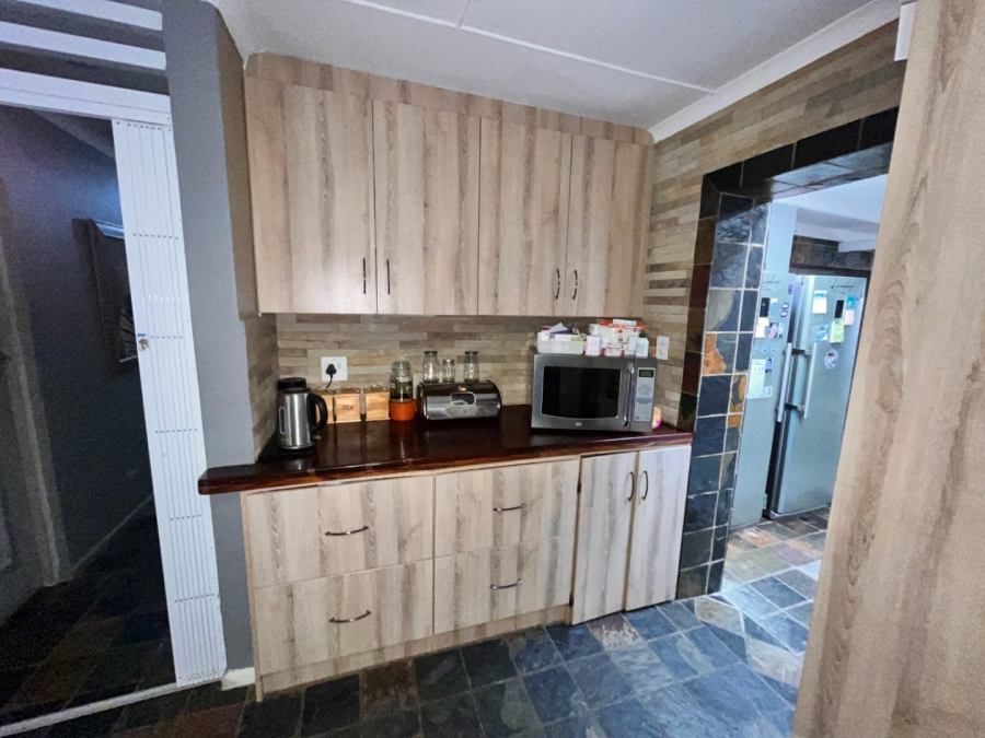 4 Bedroom Property for Sale in Noorsekloof Eastern Cape
